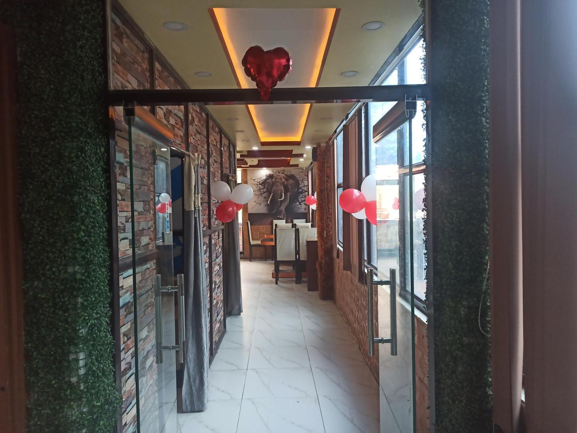 Atithi The Food Palace And Hotel จานักปูร์ ภายนอก รูปภาพ